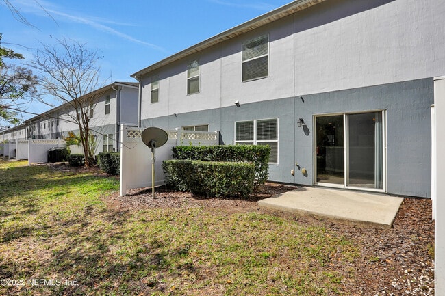 Building Photo - 822 Black Cherry Dr S