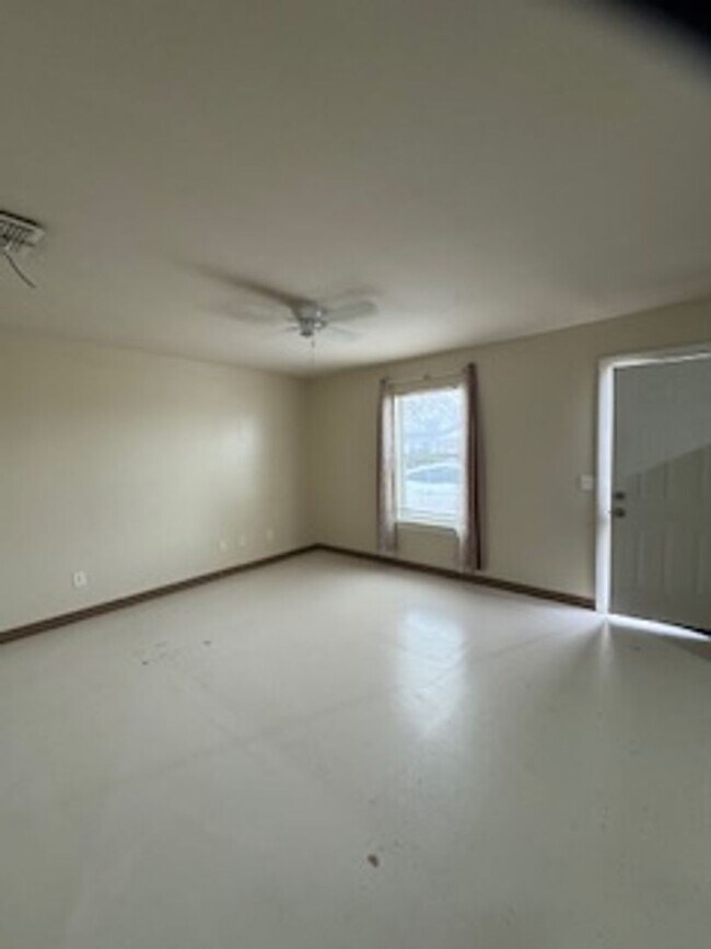 Building Photo - 2851 Highland Ave