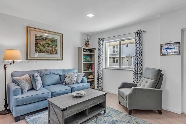 Building Photo - 10877 Overseas Hwy