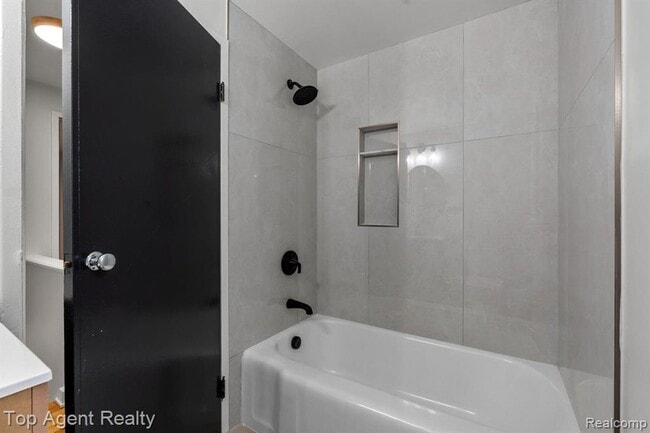 Building Photo - 1724 Graefield Rd