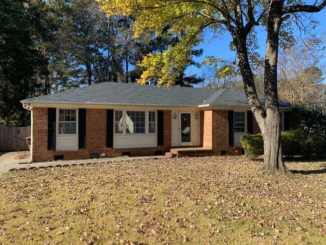 Building Photo - Updated 3 Bedroom Located Off Jefferson Rd - Lawncare Included!