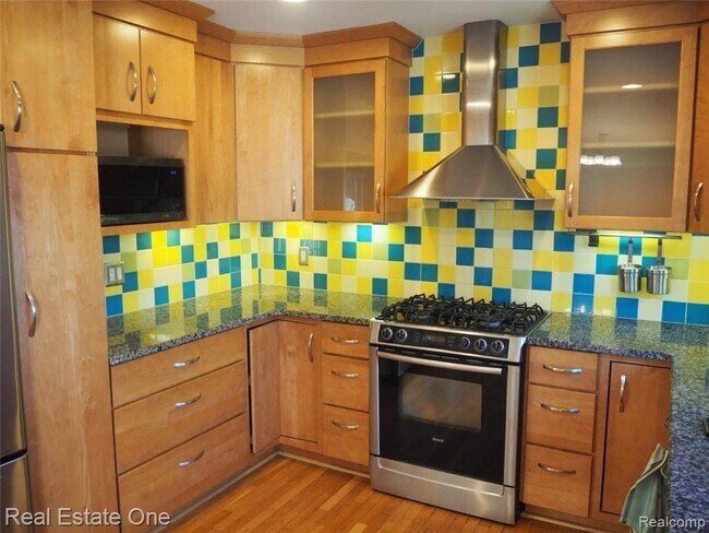 Building Photo - 5837 Folkstone Dr