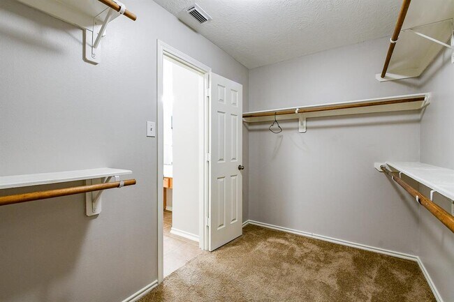 Building Photo - 10502 Scenic Cove Ct