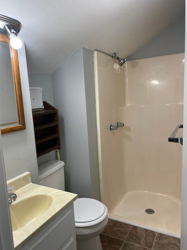 Building Photo - 445 Greenwood Ave