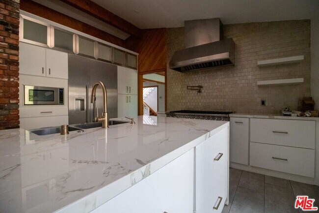 Building Photo - 11619 Lerdo Ave