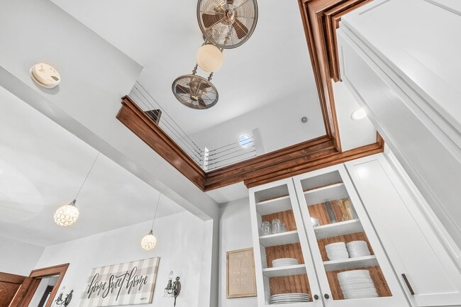 Building Photo - Charming 2-Bedroom Home for Rent in the He...
