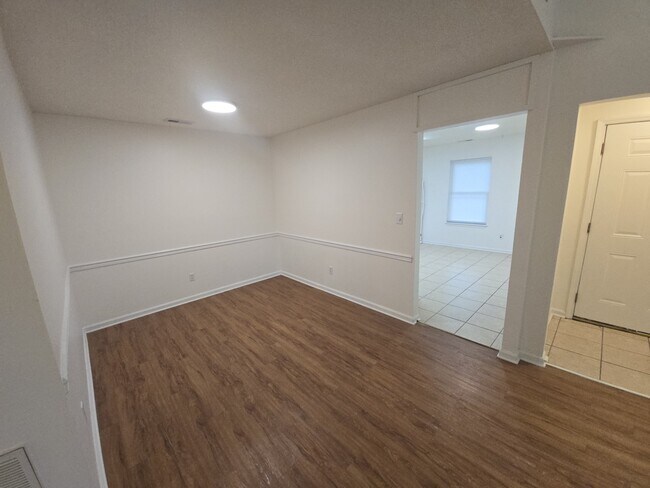 Building Photo - 4016 Rainbow Dr