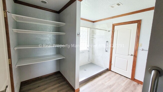 Building Photo - COMING IN JULY! Beautiful 3 bed/2 bath Hom...