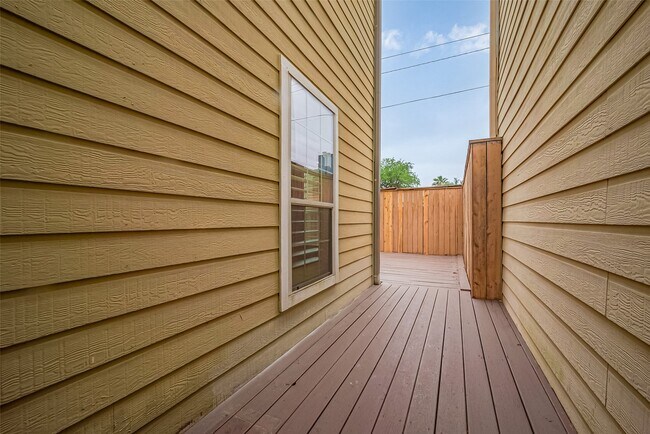 Building Photo - 2624 Starboard Point Dr