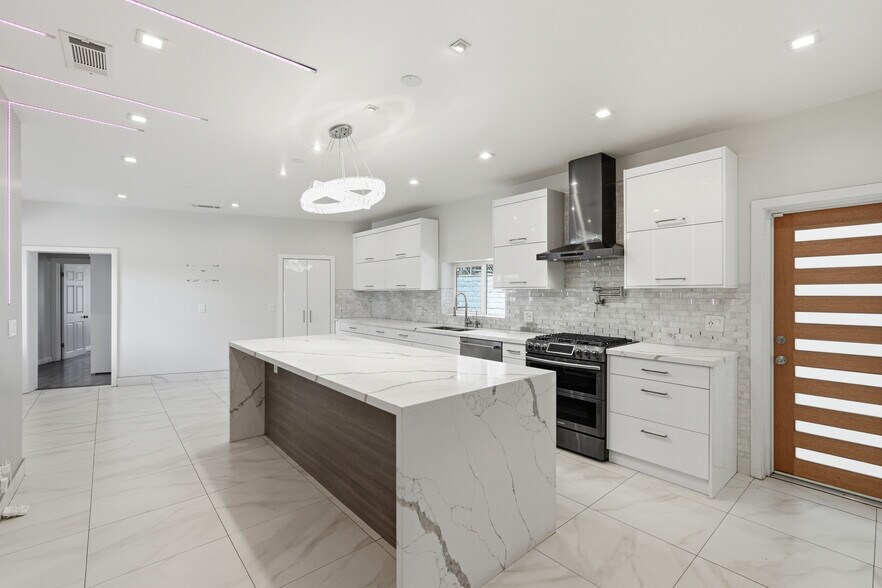 Building Photo - 8647 Corbin Ave