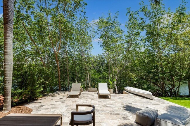 Building Photo - 6226 Paradise Point Dr