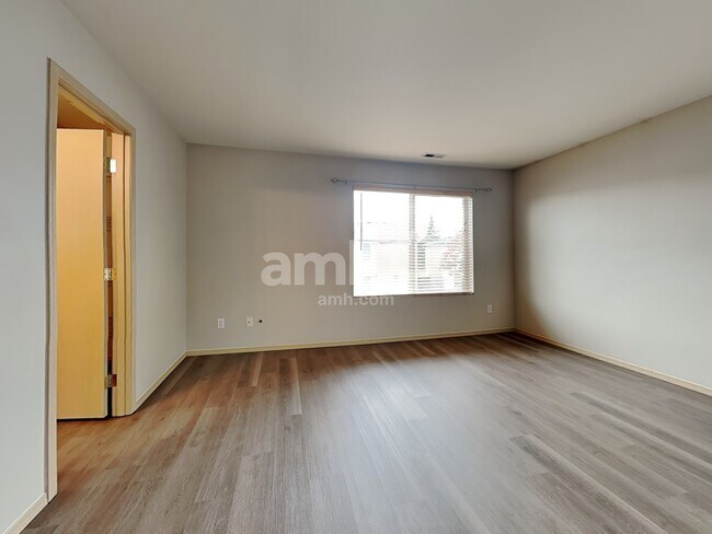 Building Photo - 9523 187 St E