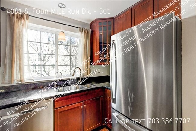 Building Photo - 4081 S Four Mile Run Dr