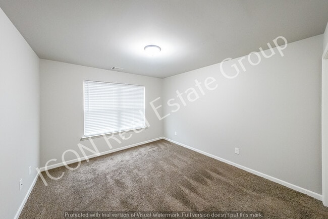 Building Photo - 3/3 Townhome with 2 car garage