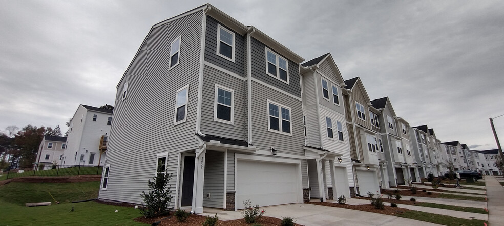 Primary Photo - Room in Townhome on Castle Loch Lane