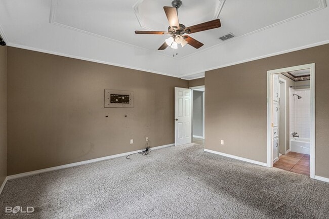 Building Photo - 501 Southwood Dr