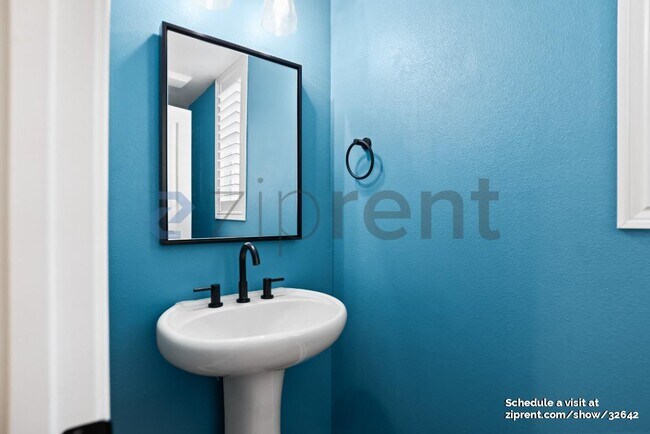 Building Photo - 634 Elderberry Dr