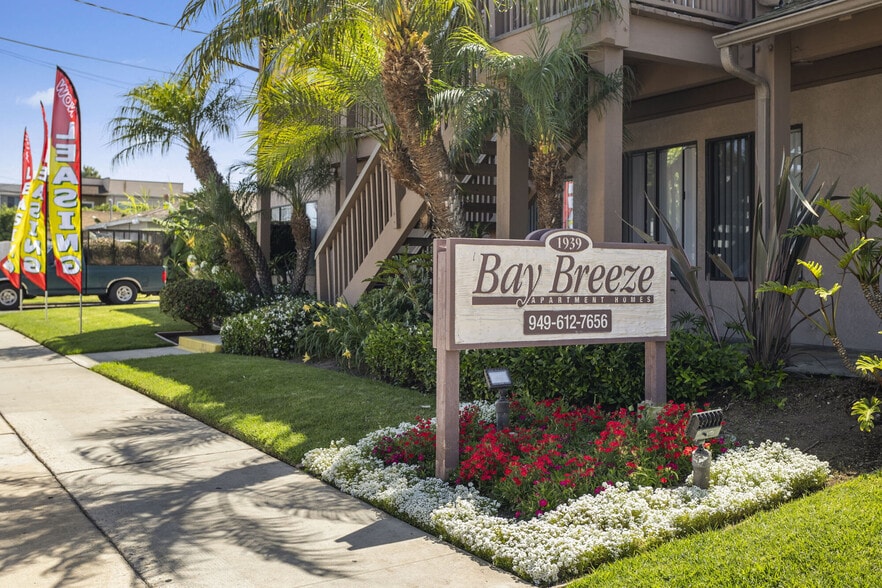 Outdoor signage at Bay Breeze Apartments in Costa Mesa, CA - Bay Breeze