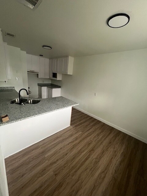 Building Photo - 1601 Cambridge Dr