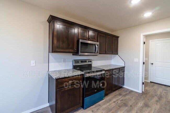 Building Photo - 1802 S 15th St