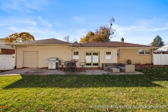 Building Photo - 3 bed, 2 bath home on the NW side