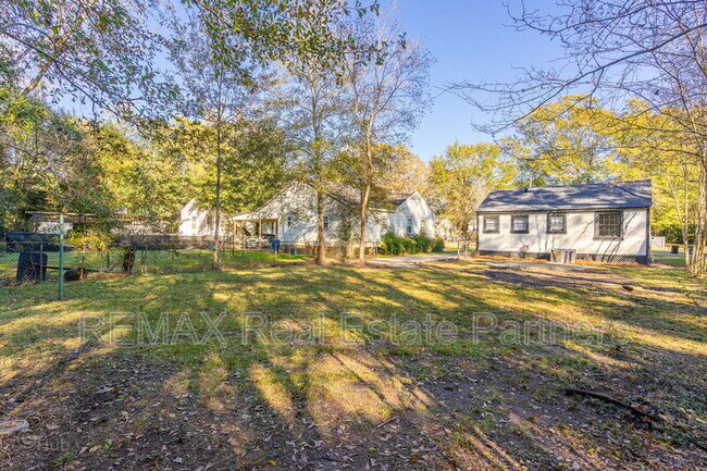 Building Photo - 604 Melba Ave