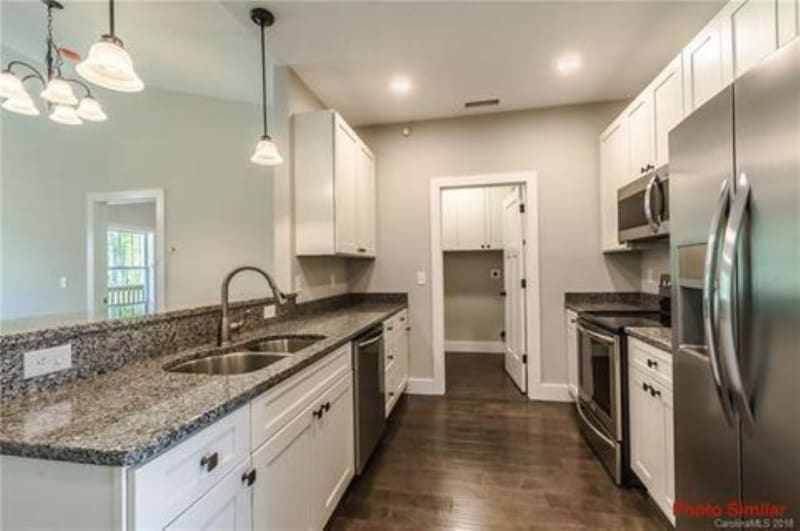 Building Photo - 124 Foxden Dr