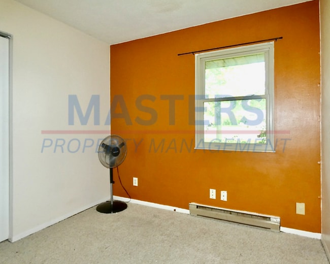 Building Photo - 3 Bedroom House