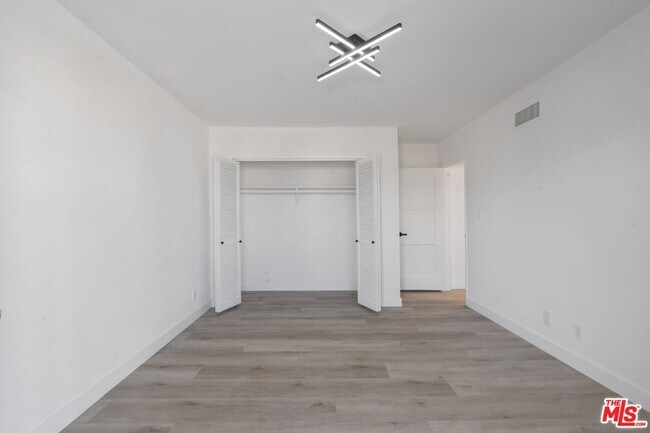 Building Photo - 15974 Tobin Way