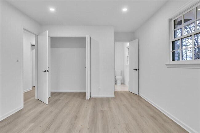 Building Photo - 3296 Columbia Woods Dr