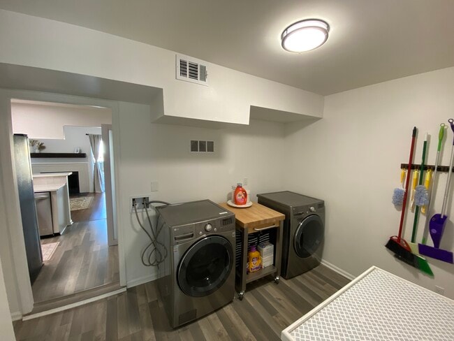 Building Photo - 2200 Parkside Dr