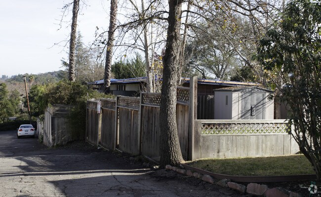 Building Photo - 891-899 Bell St