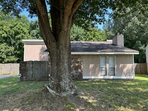 Building Photo - 3BR/2BA Memphis Rental with Floor-to-Ceiling Rustic Fireplace & Fenced Yard