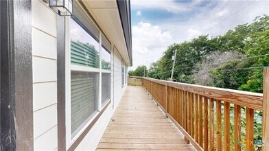 Building Photo - 1302 Linda Spur