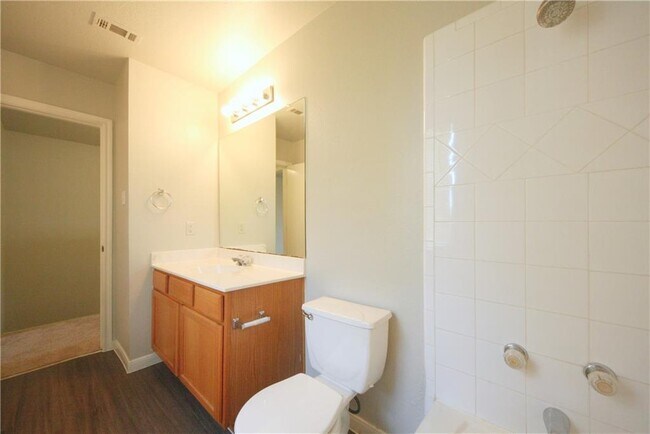 Building Photo - 2874 Southampton Way