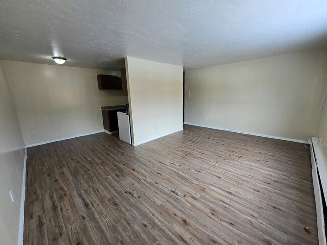 Building Photo - 14815 Euclid Ave