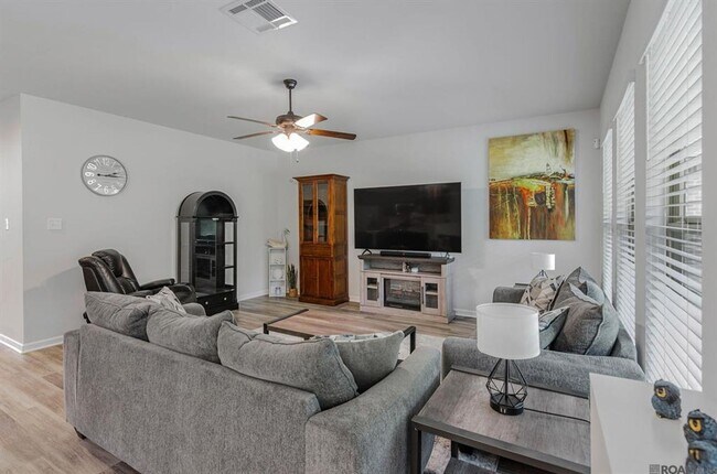 Building Photo - Modern 3 Bedroom Home with Private Backyard Views in Forestwood