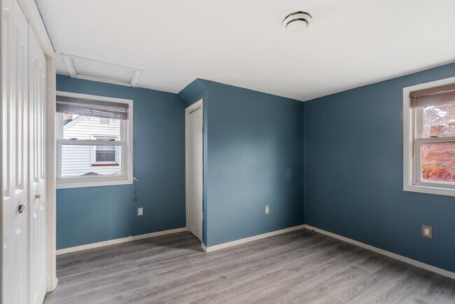 Building Photo - 689 2nd St