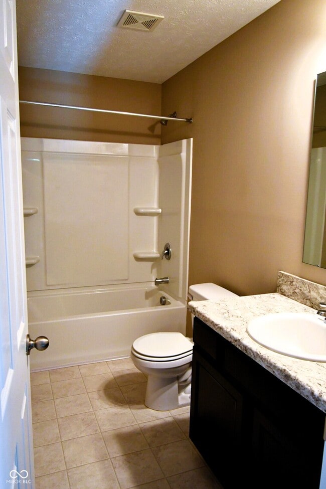 Building Photo - 2327 Creekland Dr