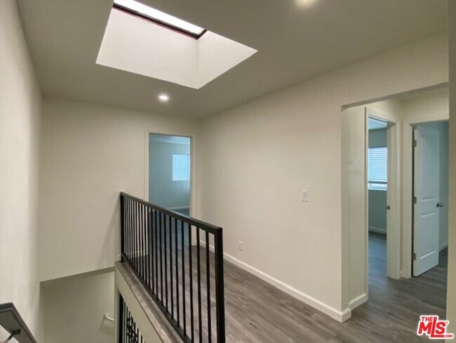Building Photo - 4832 Rosewood Ave