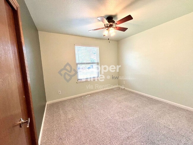 Building Photo - 495 Ash St