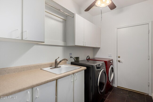 Building Photo - 10573 E Sheena Dr