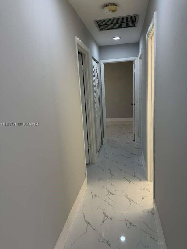 Building Photo - 4030 School Cir