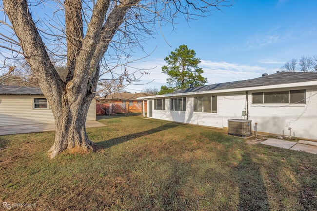 Building Photo - 1522 Captain Shreve Dr