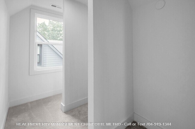 Building Photo - 1609 Parkwood Ave