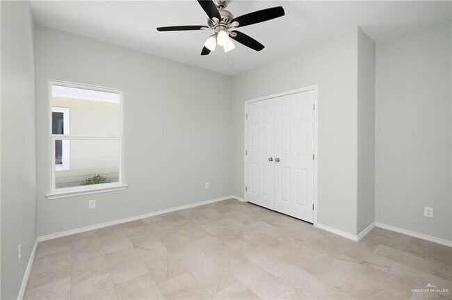 Building Photo - 14 E Mahl St