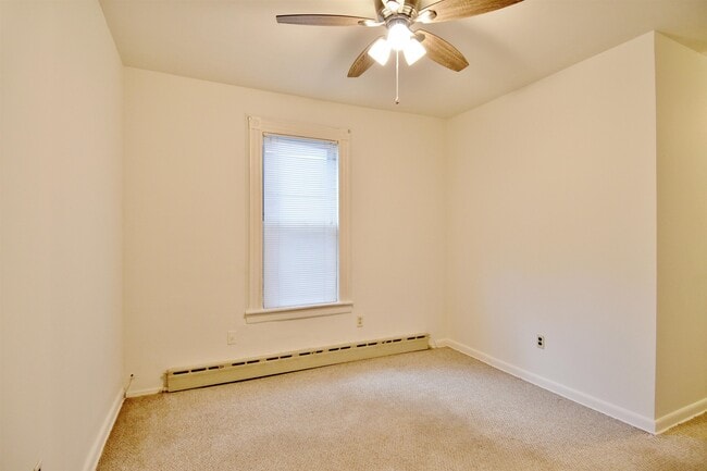 Building Photo - 38 E 41st St
