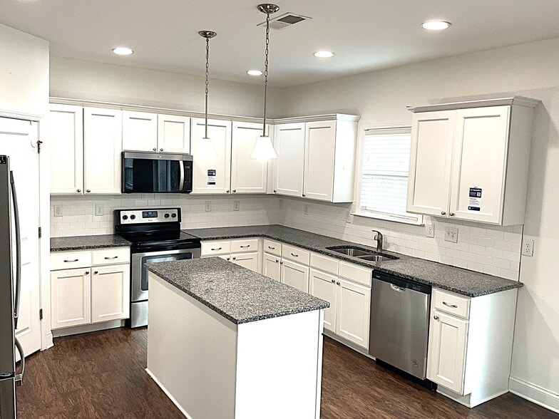 Building Photo - 1027 Monitor Ct