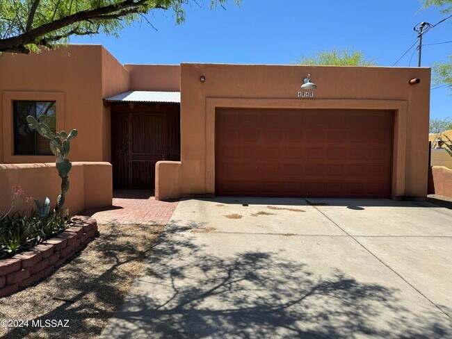 Building Photo - 1717 N Baxter Dr