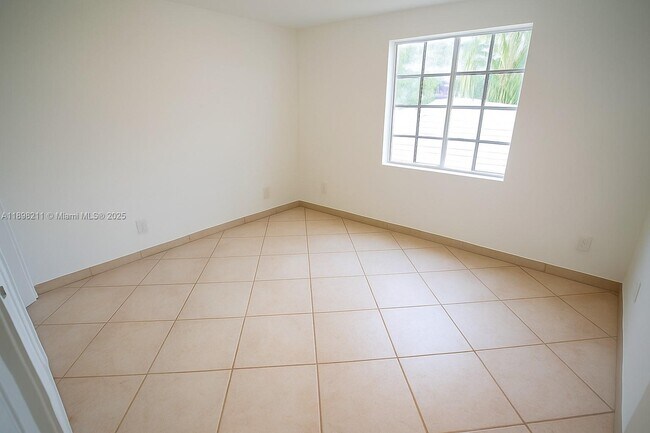 Building Photo - 14478 SW 139th Ave Cir W